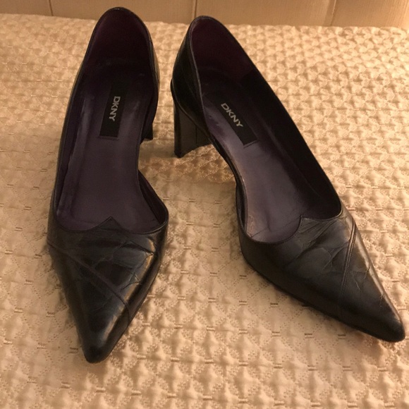 DKNY dark purple pointed toe textured pumps - Picture 2 of 5